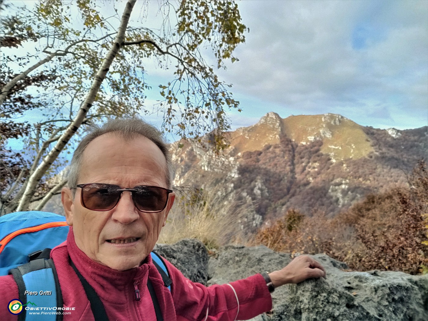 43 Da Cima di Muschiada (1458 m) vista sul Due Mani.jpg